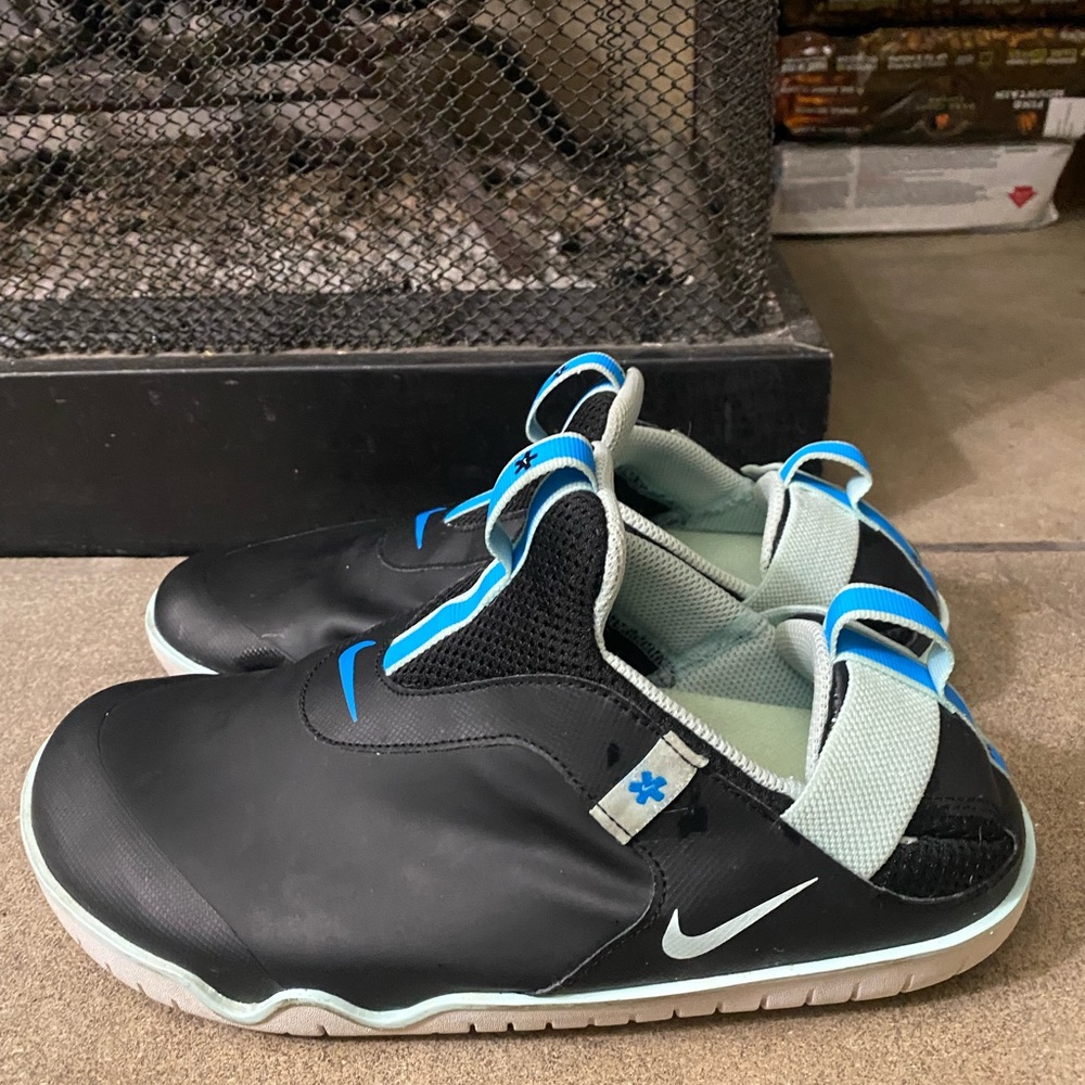 Nike Zoom Pulse Women Size 8.5 Black White Teal Nursing Slip On Shoes CT1629-001